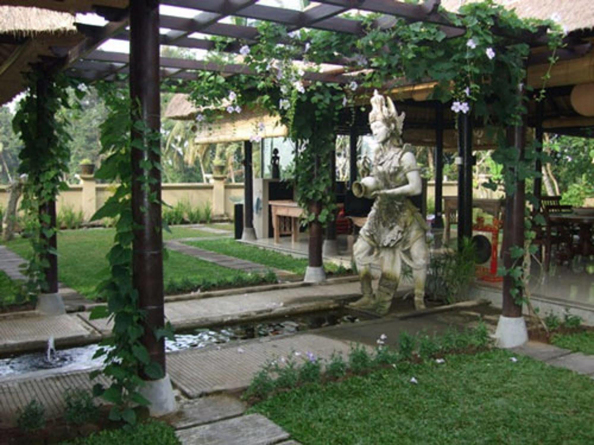 Puri Lotus Hotel Убуд Екстериор снимка